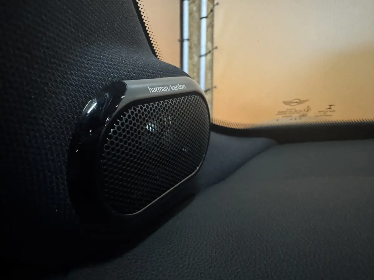 1.5 Cooper 60 Years Edition NL auto sportstoelen | leer | navi | led | harman kardon | pano dak | head up | dealer onderhouden