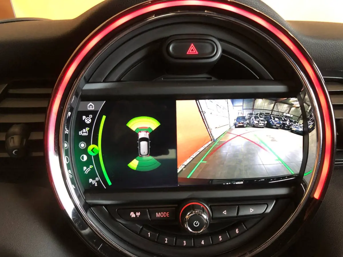1.5 Cooper 60 Years Edition NL auto sportstoelen | leer | navi | led | harman kardon | pano dak | head up | dealer onderhouden