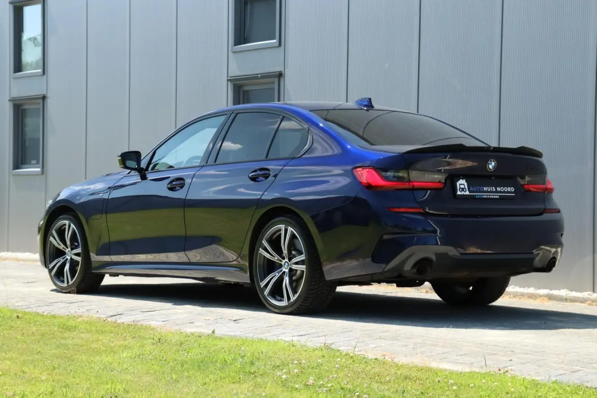 330e / 292PK! / M-Sport / Laser / Head-UP / ACC / H&K / 19"!