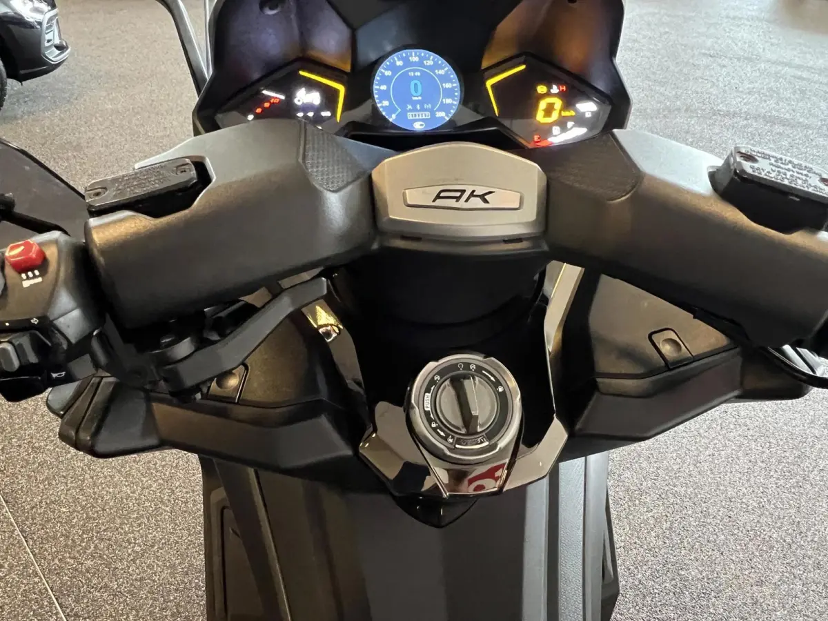 Scooter BEENKLEED, ALARM, NOEDOO SYSTEEM