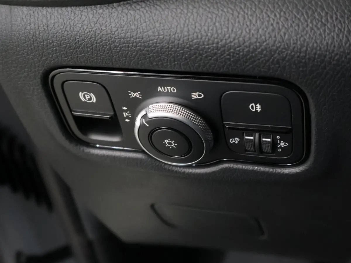 129 PRO L2 90 kWh | Snelladen 110 KWh | Parkeerpakket | Comfortbestuurdersstoel | Dodehoekassistent | Navigatie | 360KM range |