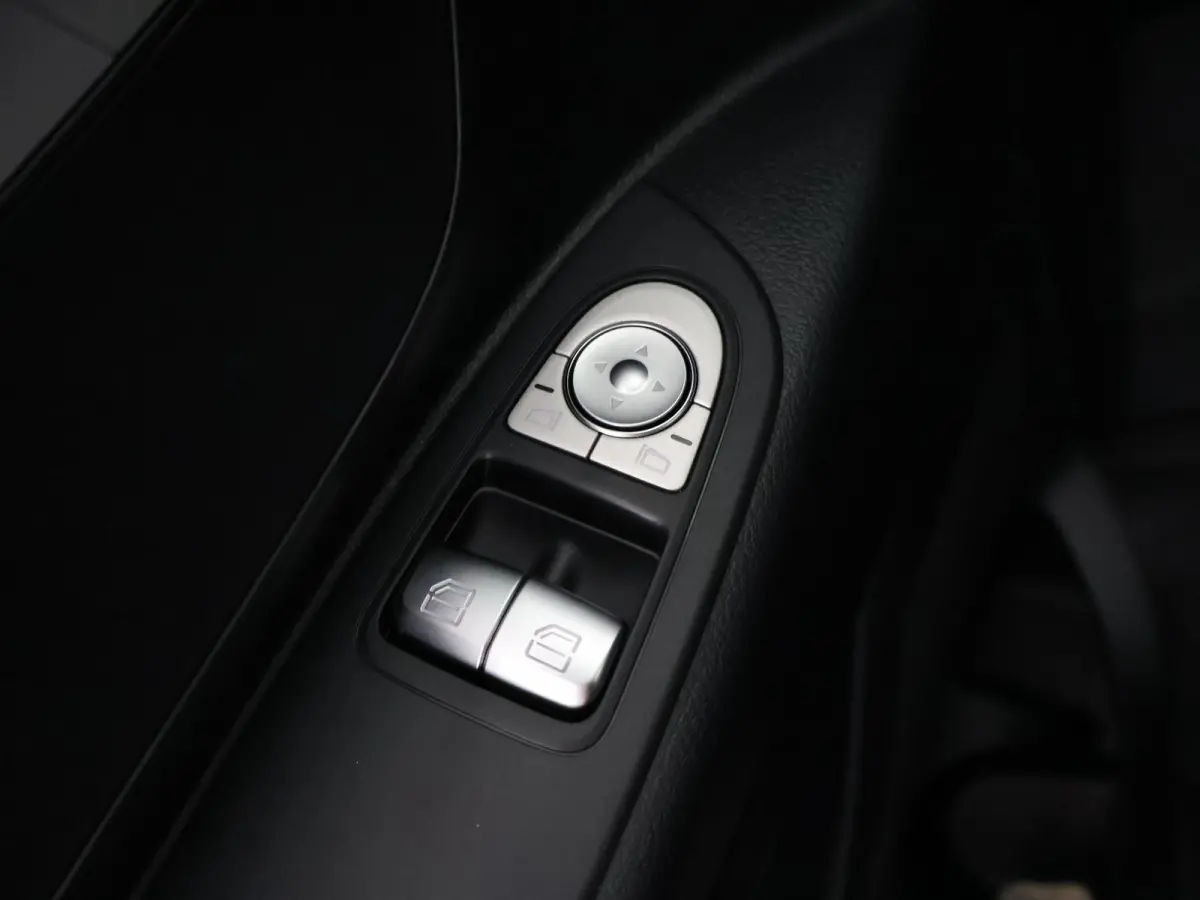129 PRO L2 90 kWh | Snelladen 110 KWh | Parkeerpakket | Comfortbestuurdersstoel | Dodehoekassistent | Navigatie | 360KM range |