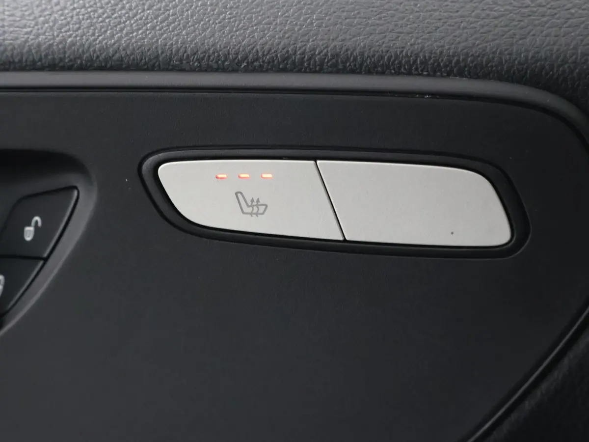 129 PRO L2 90 kWh | Snelladen 110 KWh | Parkeerpakket | Comfortbestuurdersstoel | Dodehoekassistent | Navigatie | 360KM range |