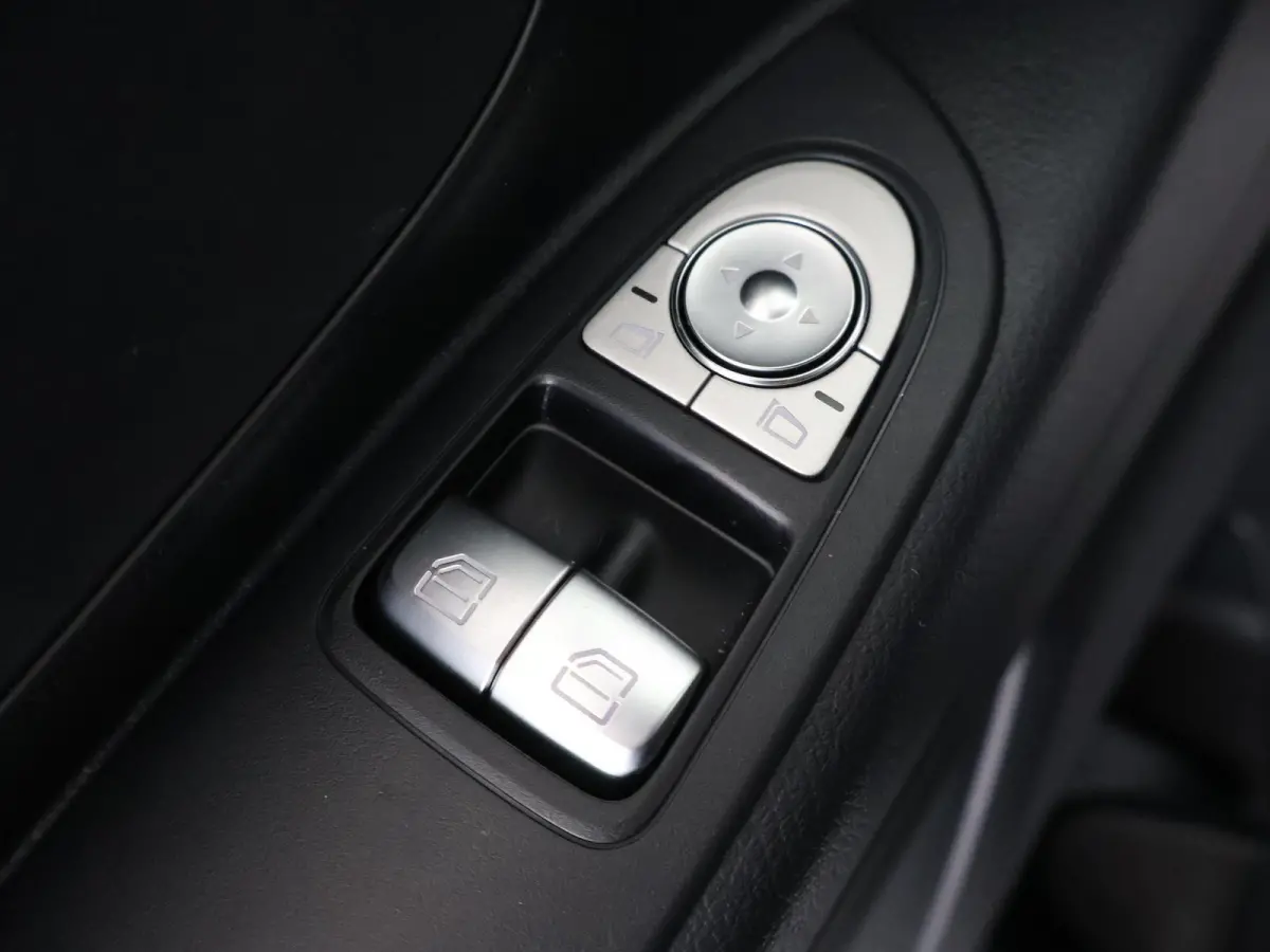 129 PRO L2 90 kWh | Snelladen 110 KWh | Parkeerpakket | Comfortbestuurdersstoel | Dodehoekassistent | Navigatie | 360KM range |