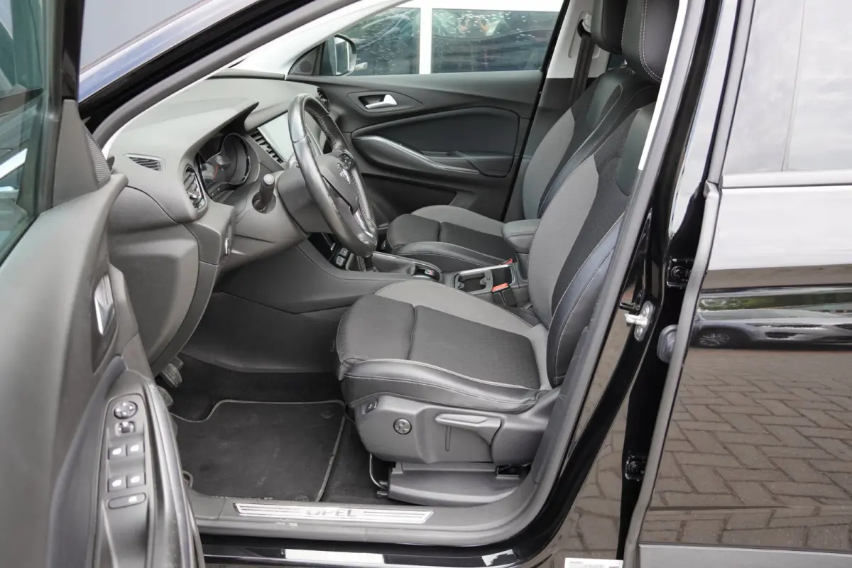 Opel Grandland X 2019 | Apple CarPlay & Android Auto | Trekhaak | Dodehoekdetectie | PDC