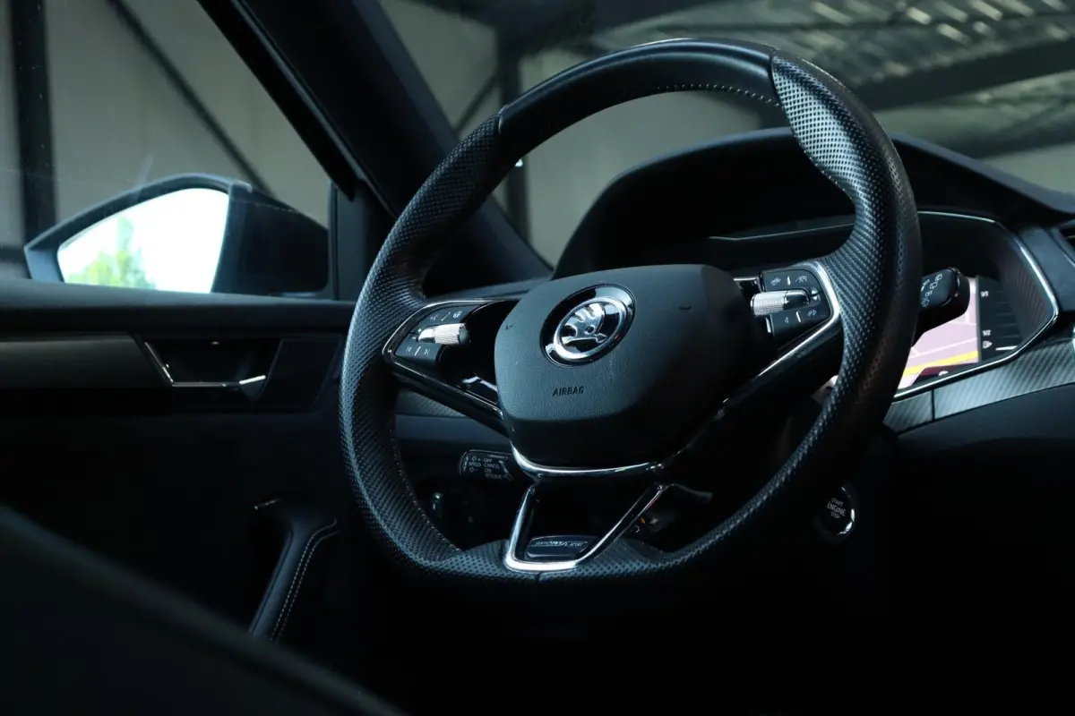 iV / 218 PK / DSG / Vol Opties! / Sportline / Black Edition / Virtual Cockpit / CANTON / 360 Camera / ACC / Trekhaak / 19"!