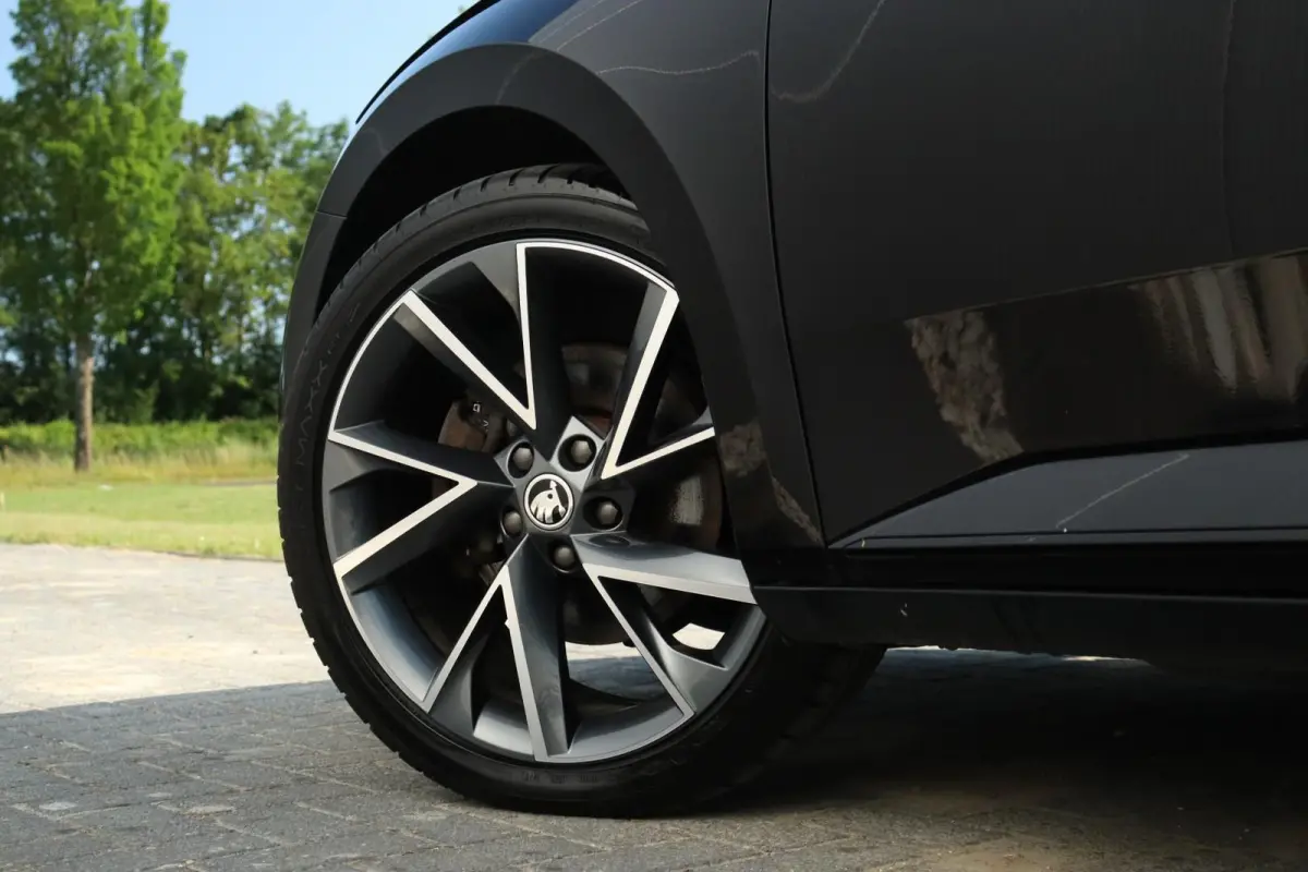 iV / 218 PK / DSG / Vol Opties! / Sportline / Black Edition / Virtual Cockpit / CANTON / 360 Camera / ACC / Trekhaak / 19"!