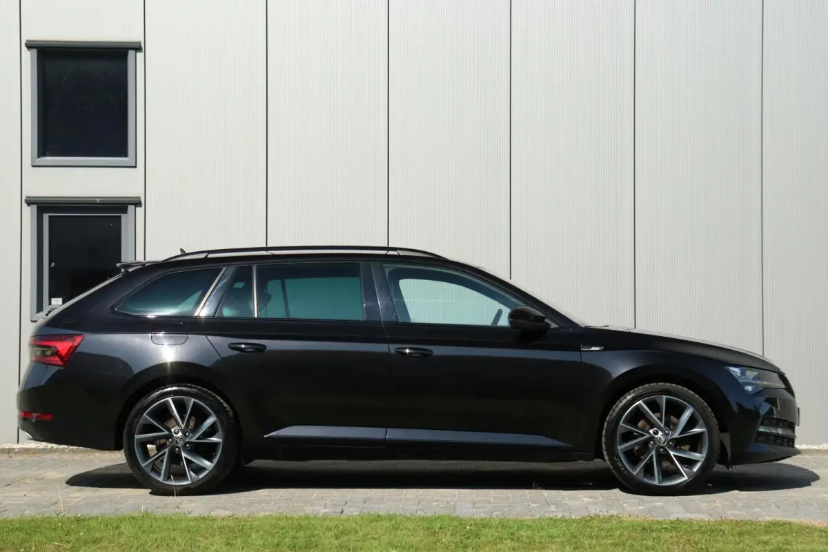 iV / 218 PK / DSG / Vol Opties! / Sportline / Black Edition / Virtual Cockpit / CANTON / 360 Camera / ACC / Trekhaak / 19"!