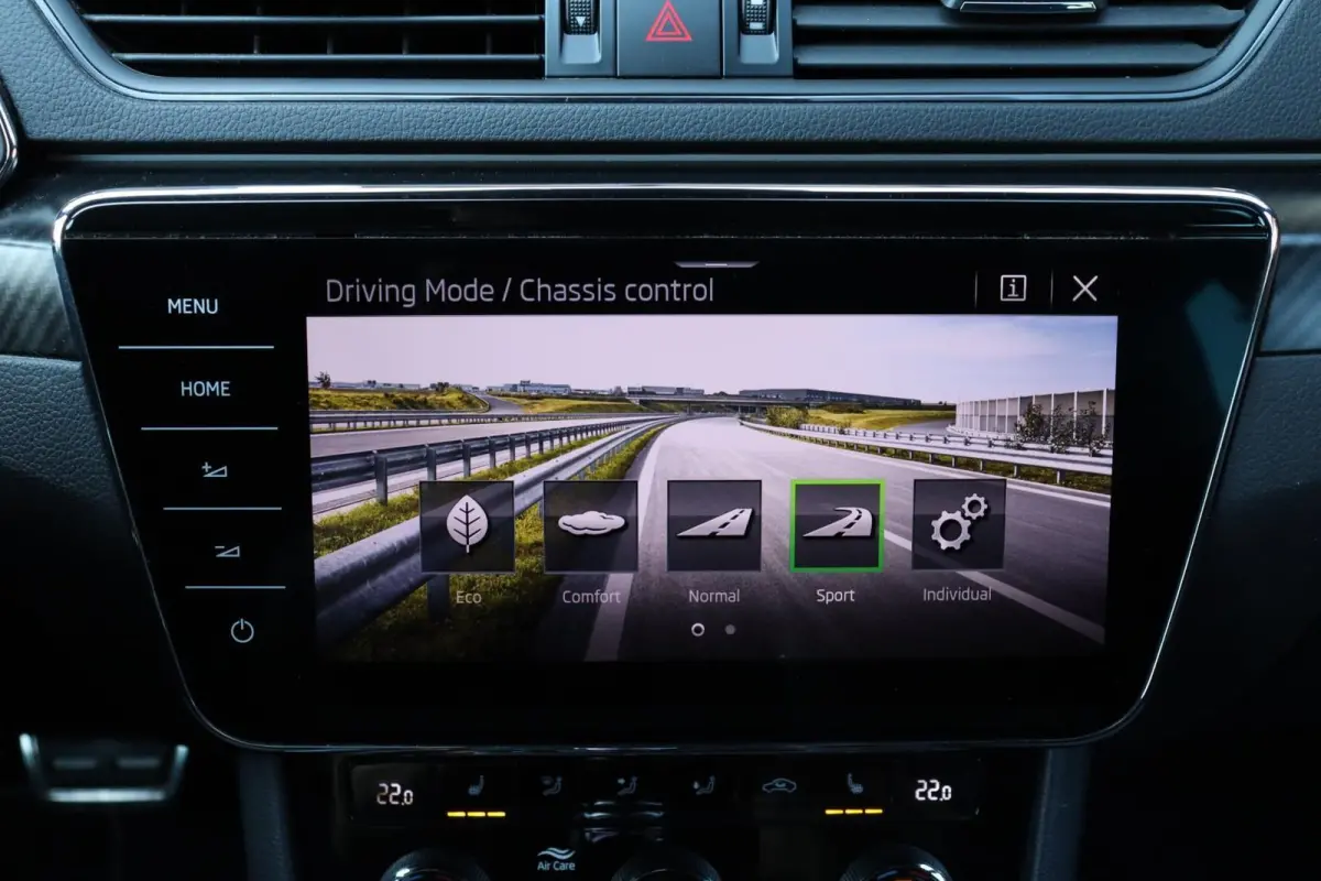 iV / 218 PK / DSG / Vol Opties! / Sportline / Black Edition / Virtual Cockpit / CANTON / 360 Camera / ACC / Trekhaak / 19"!