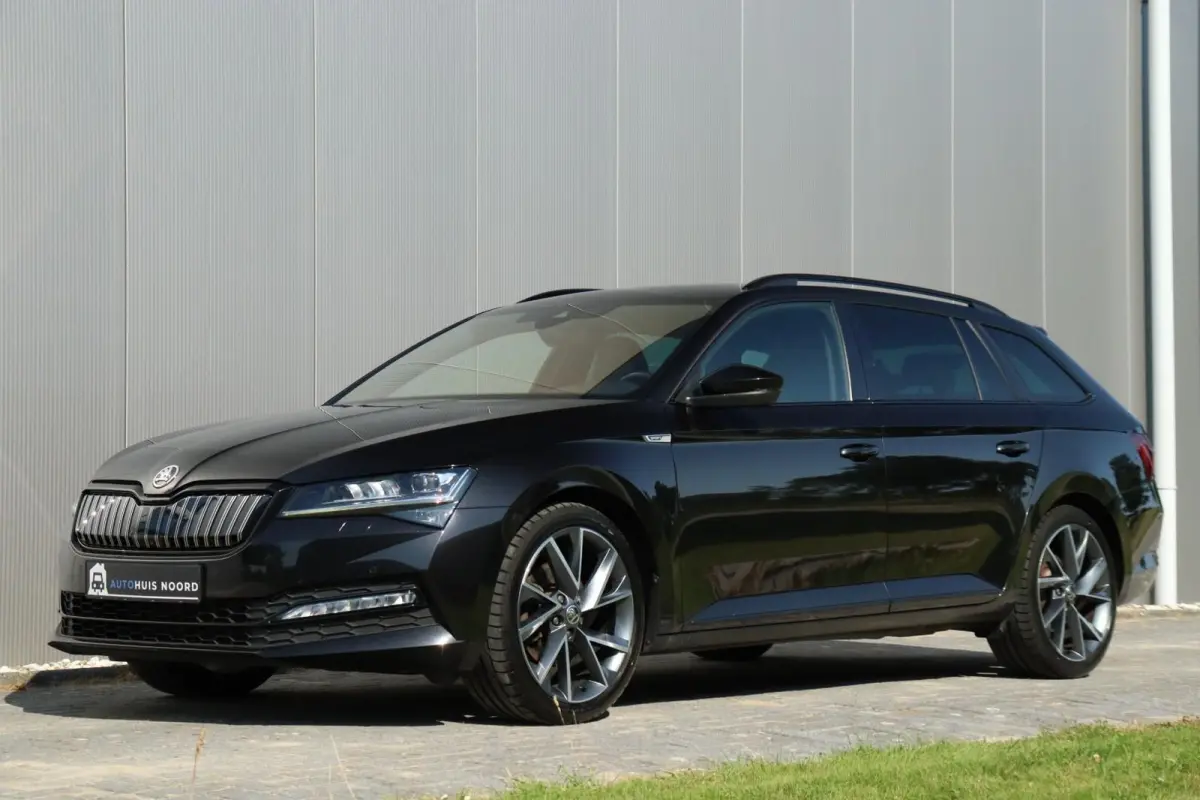 iV / 218 PK / DSG / Vol Opties! / Sportline / Black Edition / Virtual Cockpit / CANTON / 360 Camera / ACC / Trekhaak / 19"!