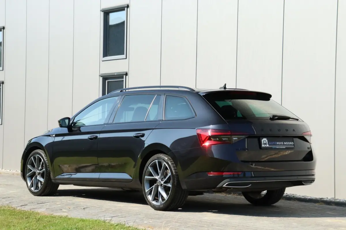 iV / 218 PK / DSG / Vol Opties! / Sportline / Black Edition / Virtual Cockpit / CANTON / 360 Camera / ACC / Trekhaak / 19"!
