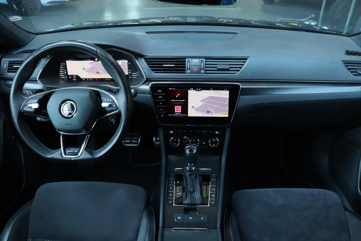 iV / 218 PK / DSG / Vol Opties! / Sportline / Black Edition / Virtual Cockpit / CANTON / 360 Camera / ACC / Trekhaak / 19"!