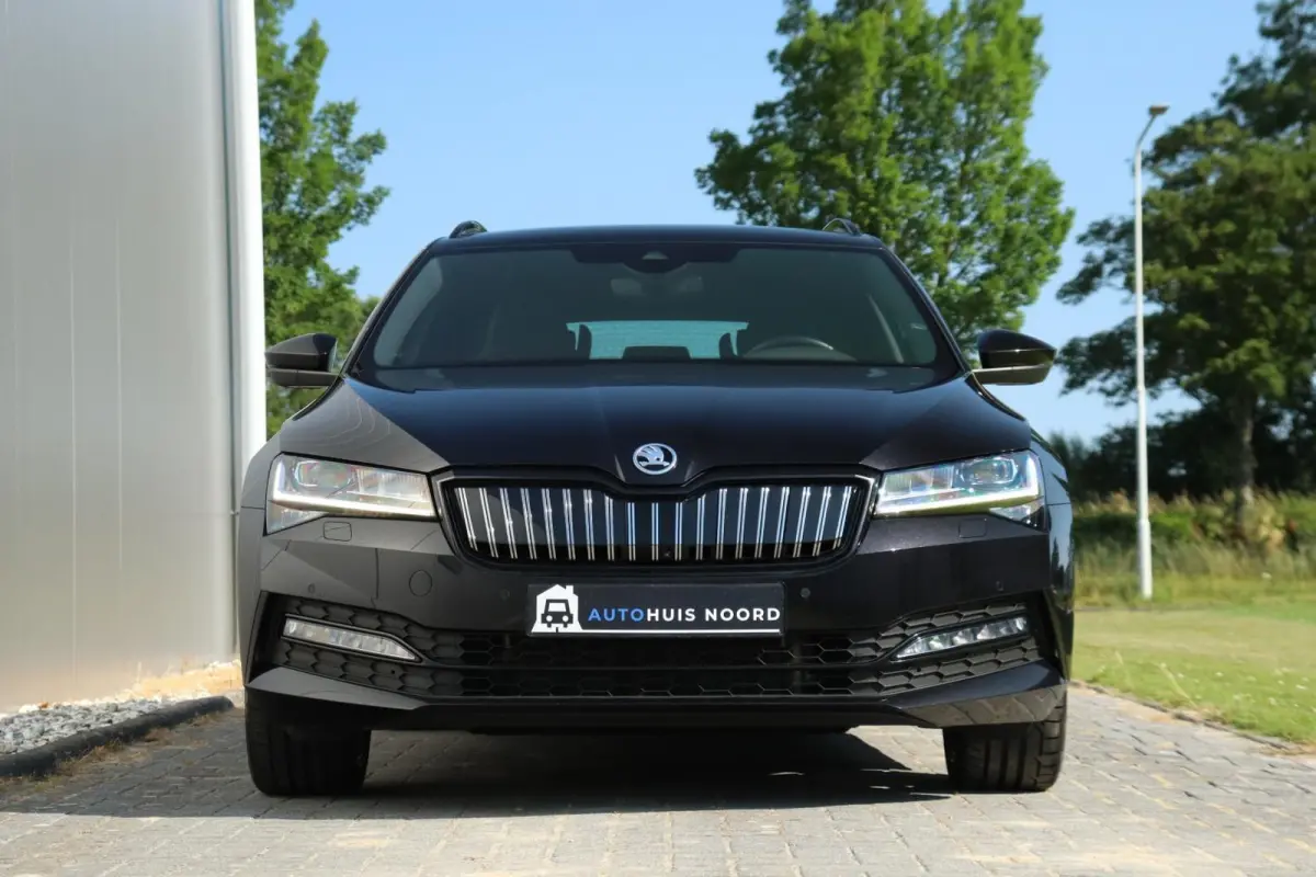 iV / 218 PK / DSG / Vol Opties! / Sportline / Black Edition / Virtual Cockpit / CANTON / 360 Camera / ACC / Trekhaak / 19"!