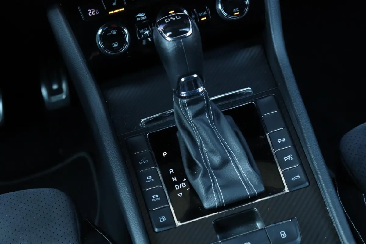 iV / 218 PK / DSG / Vol Opties! / Sportline / Black Edition / Virtual Cockpit / CANTON / 360 Camera / ACC / Trekhaak / 19"!