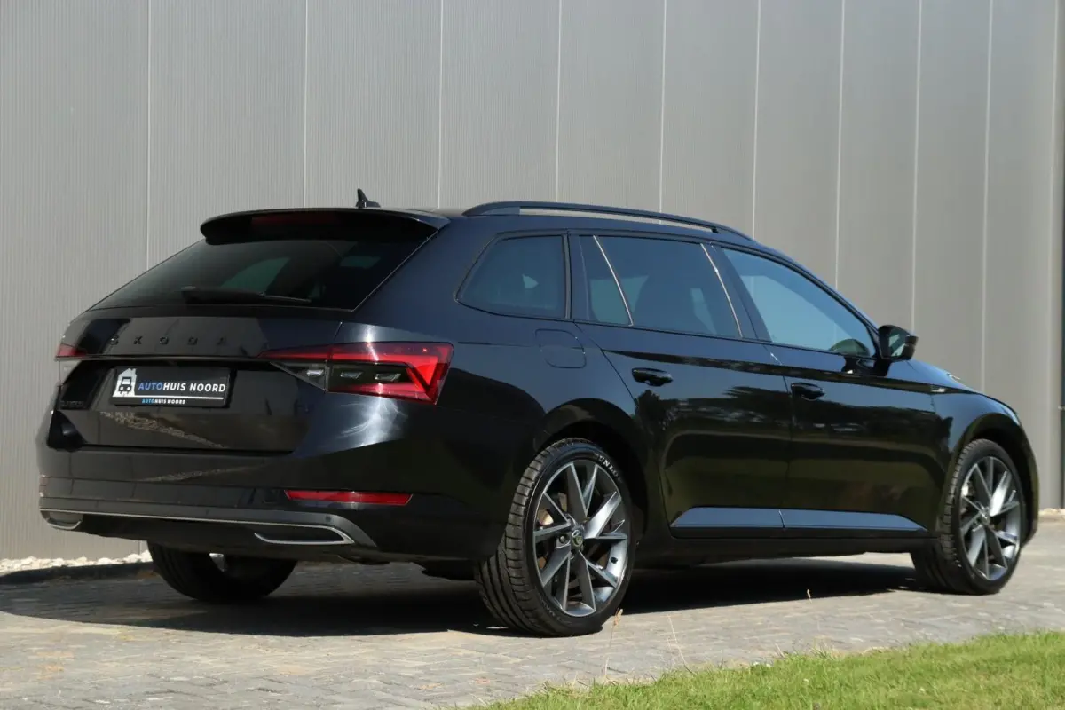 iV / 218 PK / DSG / Vol Opties! / Sportline / Black Edition / Virtual Cockpit / CANTON / 360 Camera / ACC / Trekhaak / 19"!