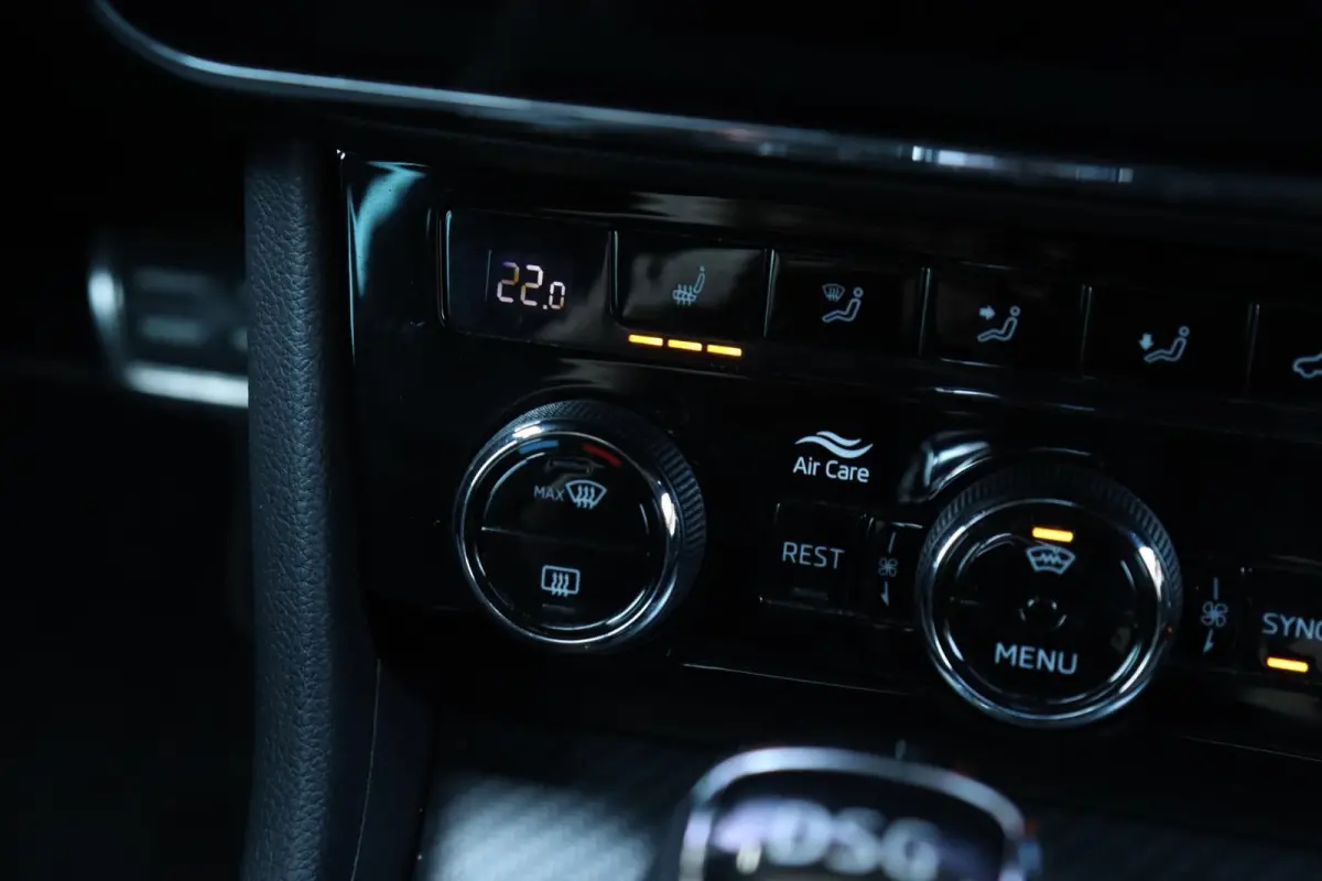 iV / 218 PK / DSG / Vol Opties! / Sportline / Black Edition / Virtual Cockpit / CANTON / 360 Camera / ACC / Trekhaak / 19"!
