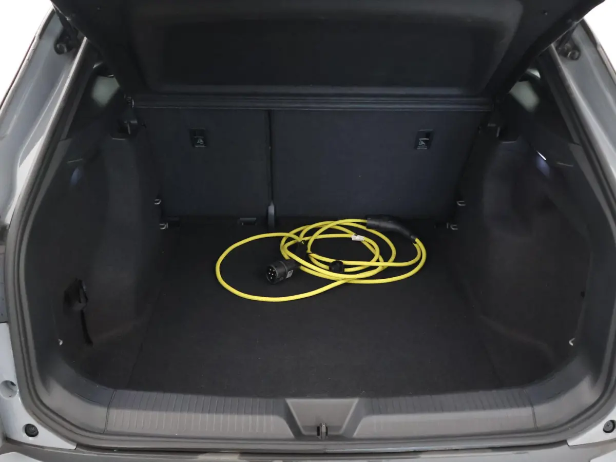 PRO 77 kWh 204 PK MOONSTONE GREY + CAMERA | ADAPTIVE CRUISE | SFEER | STOELVERWARMING