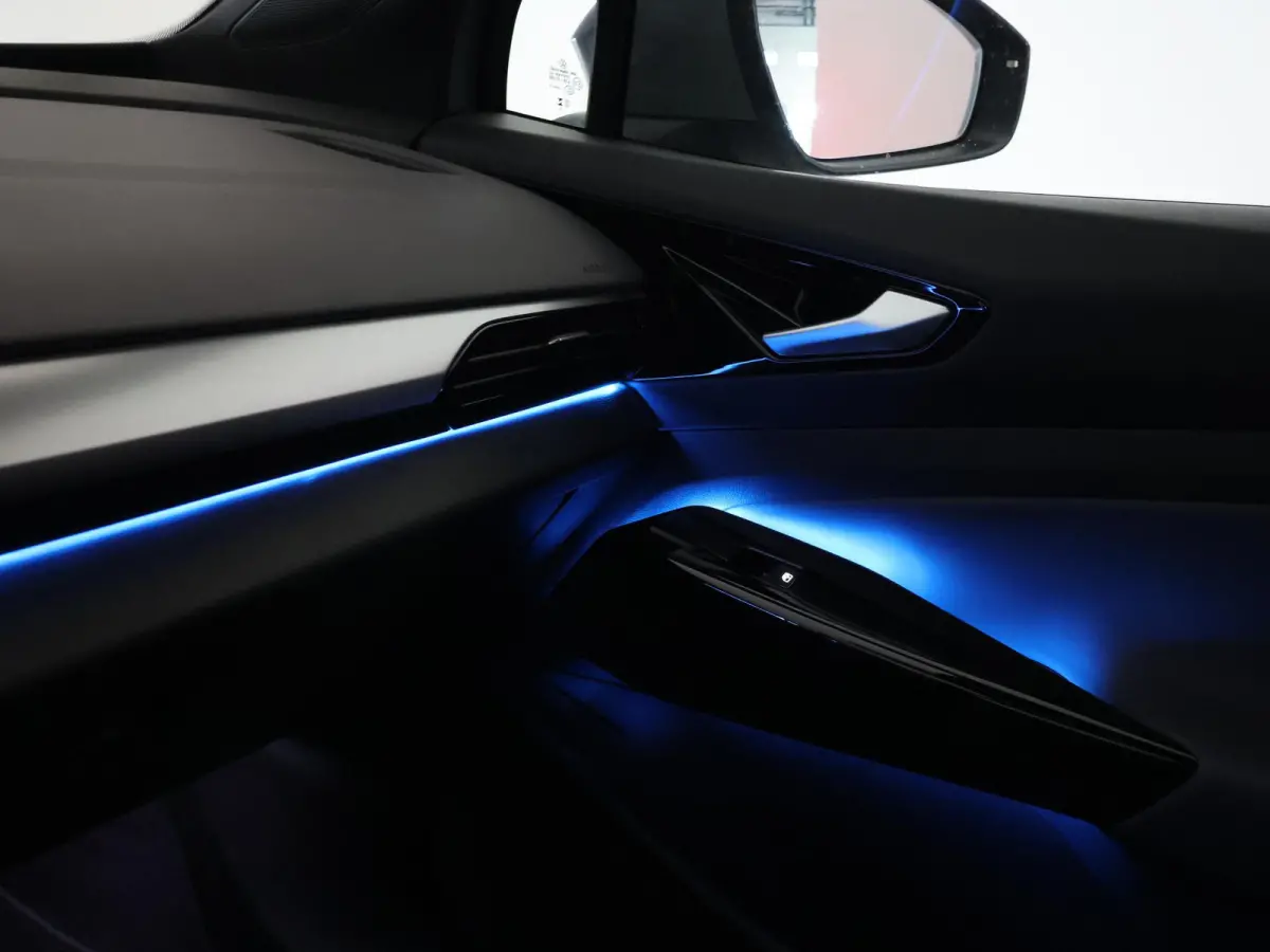 PRO 77 kWh 204 PK MOONSTONE GREY + CAMERA | ADAPTIVE CRUISE | SFEER | STOELVERWARMING