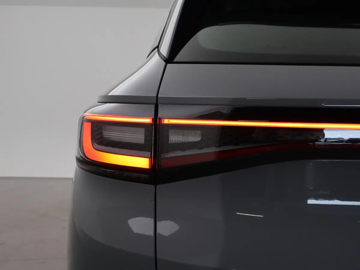 PRO 77 kWh 204 PK MOONSTONE GREY + CAMERA | ADAPTIVE CRUISE | SFEER | STOELVERWARMING