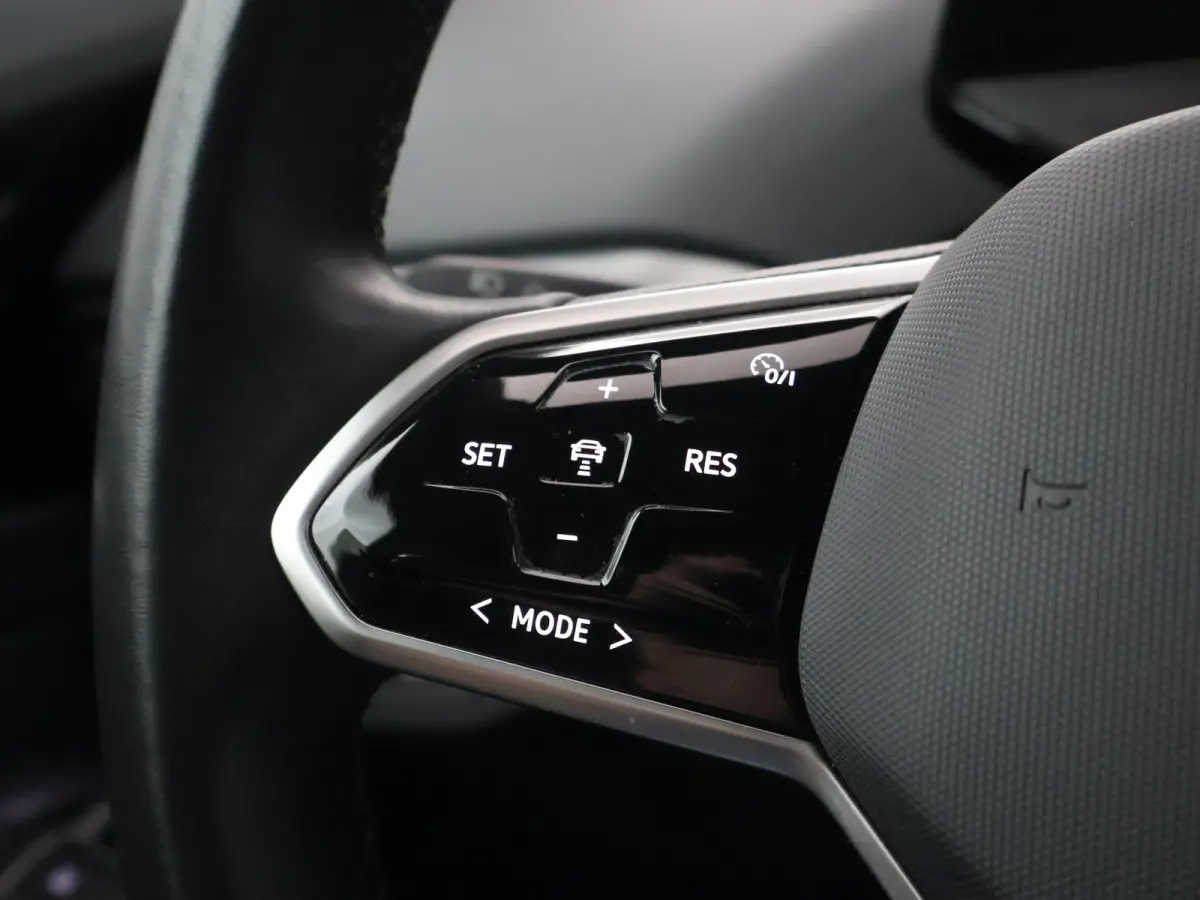 PRO 77 kWh 204 PK MOONSTONE GREY + CAMERA | ADAPTIVE CRUISE | SFEER | STOELVERWARMING