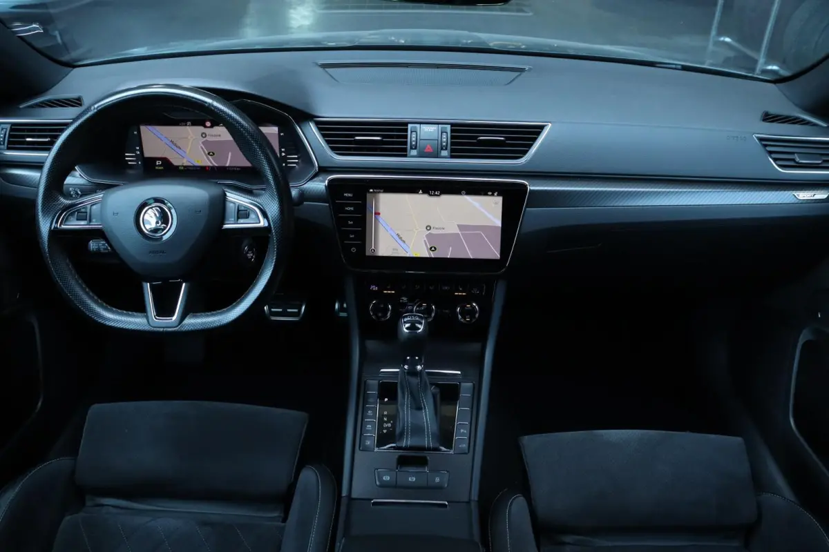 iV / 218 PK / DSG / Vol Opties! / Sportline / Black Edition / Virtual Cockpit / Camera / ACC / Trekhaak / 19"!