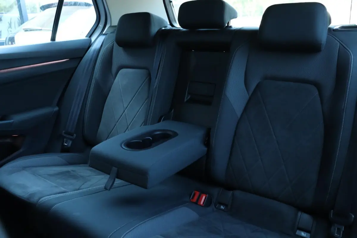 8 1.5 eTSI Style / 150PK / DSG / Virtual Cockpit / PANO / MATRIX LED / ACC / DAB / 17"!