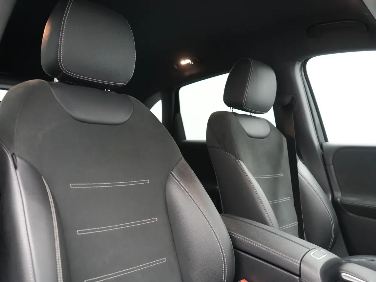 250 e Business Solution AMG Limited PHEV 218pk Dealer O.H. | Burmester Audio | Alcantara Sportstoelen Verwarmd | Camera | Sfeerverlichting | Apple Carplay | Widescreen Navigatie | DAB | Plug