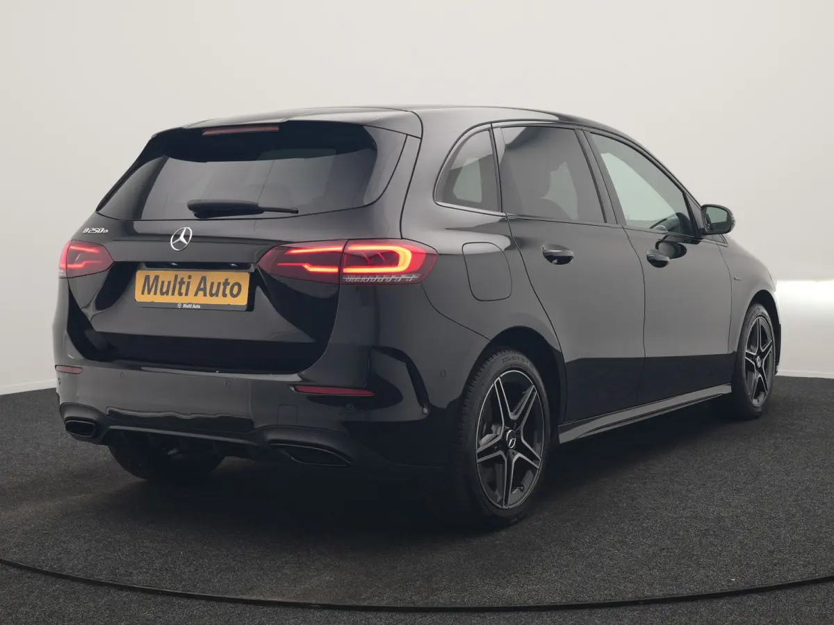 250 e Business Solution AMG Limited PHEV 218pk Dealer O.H. | Burmester Audio | Alcantara Sportstoelen Verwarmd | Camera | Sfeerverlichting | Apple Carplay | Widescreen Navigatie | DAB | Plug