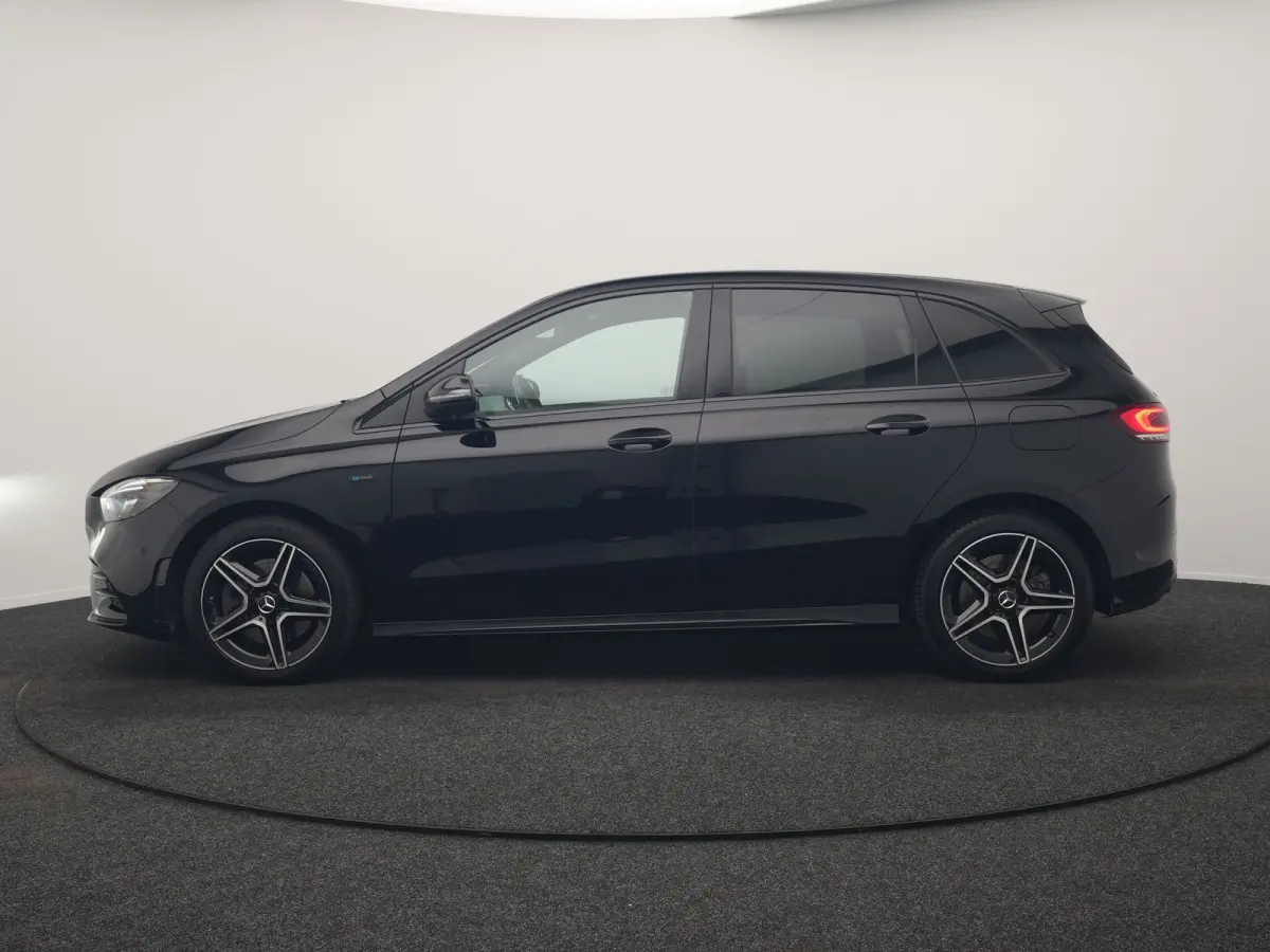 250 e Business Solution AMG Limited PHEV 218pk Dealer O.H. | Burmester Audio | Alcantara Sportstoelen Verwarmd | Camera | Sfeerverlichting | Apple Carplay | Widescreen Navigatie | DAB | Plug