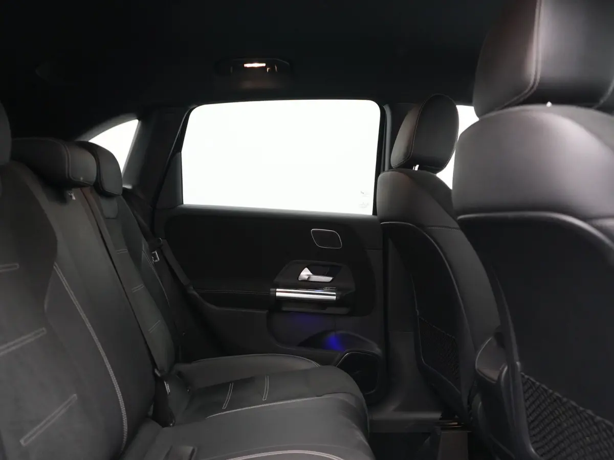 250 e Business Solution AMG Limited PHEV 218pk Dealer O.H. | Burmester Audio | Alcantara Sportstoelen Verwarmd | Camera | Sfeerverlichting | Apple Carplay | Widescreen Navigatie | DAB | Plug