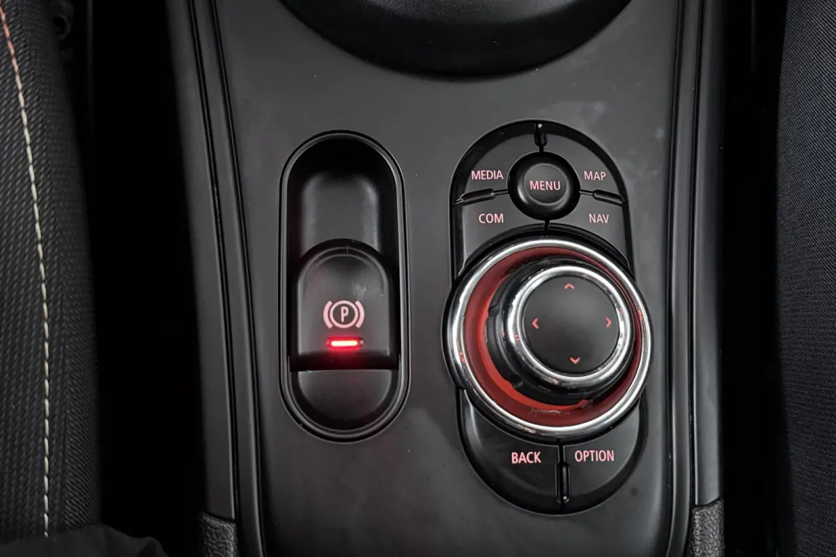 1.5 One Essential (NAVIGATIE, CARPLAY, PDC, LED, STUURBEDIENING, 1e EIGENAAR, DEALER ONDERHOUDEN)