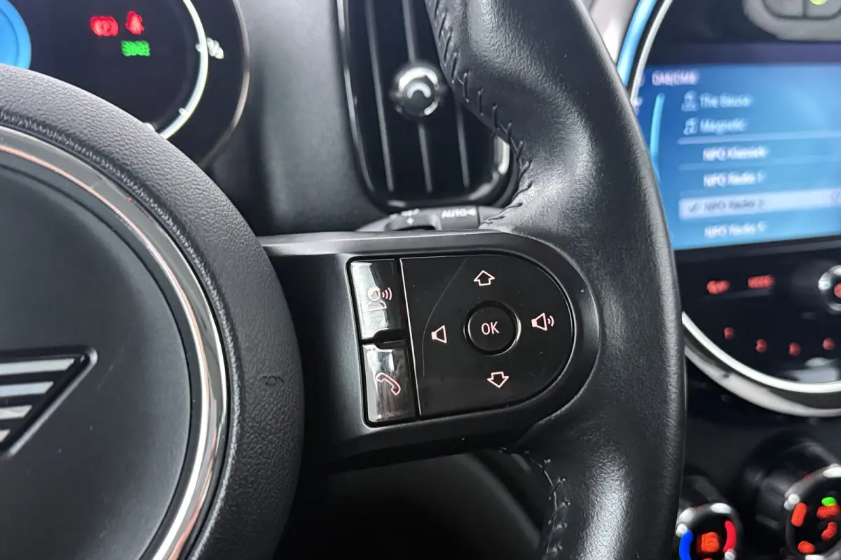 1.5 One Essential (NAVIGATIE, CARPLAY, PDC, LED, STUURBEDIENING, 1e EIGENAAR, DEALER ONDERHOUDEN)