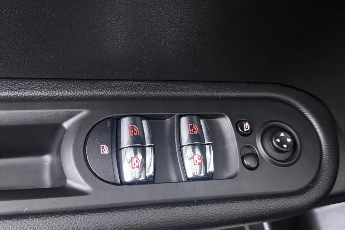 1.5 One Essential (NAVIGATIE, CARPLAY, PDC, LED, STUURBEDIENING, 1e EIGENAAR, DEALER ONDERHOUDEN)