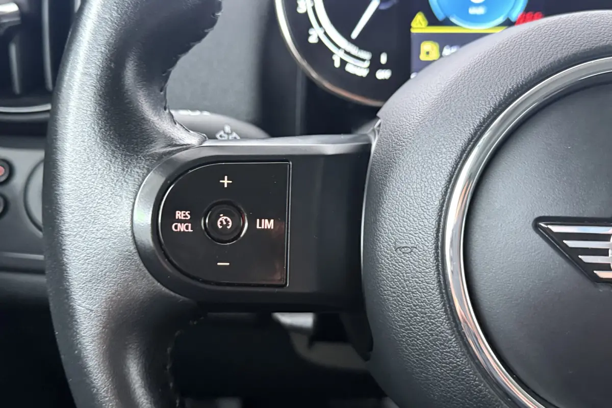 1.5 One Essential (NAVIGATIE, CARPLAY, PDC, LED, STUURBEDIENING, 1e EIGENAAR, DEALER ONDERHOUDEN)