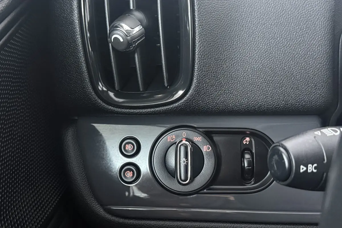 1.5 One Essential (NAVIGATIE, CARPLAY, PDC, LED, STUURBEDIENING, 1e EIGENAAR, DEALER ONDERHOUDEN)