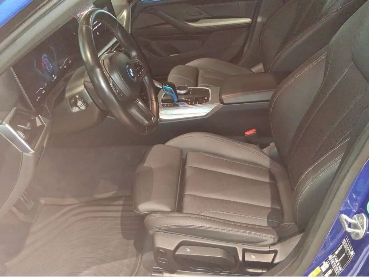 eDrive35 70 kWh M-SPORT ** LED, DR. ASS+, TREKH, H&K SOUND, 19-inch LMV ** 1e EIG - UNFALLFREI ** ** INFORMEER OOK NAAR ONZE AANTREKKELIJKE FINANCIAL-LEASE TARIEVEN **