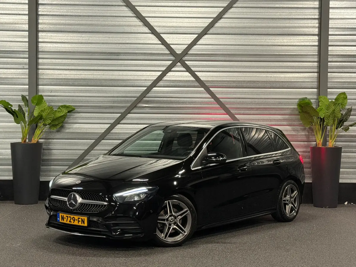 180 Business Solution AMG WIDESCREEN/LED/NAVI/SFEERV/CAMERA/CARPLAY/DYNAMIC/12-MND-GARANTIE