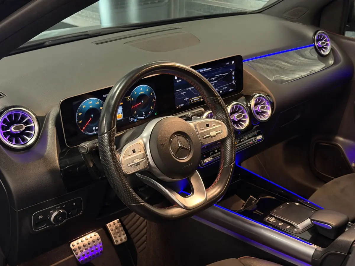 180 Business Solution AMG WIDESCREEN/LED/NAVI/SFEERV/CAMERA/CARPLAY/DYNAMIC/12-MND-GARANTIE