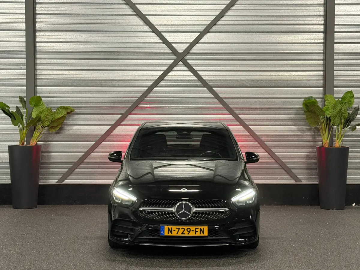 180 Business Solution AMG WIDESCREEN/LED/NAVI/SFEERV/CAMERA/CARPLAY/DYNAMIC/12-MND-GARANTIE