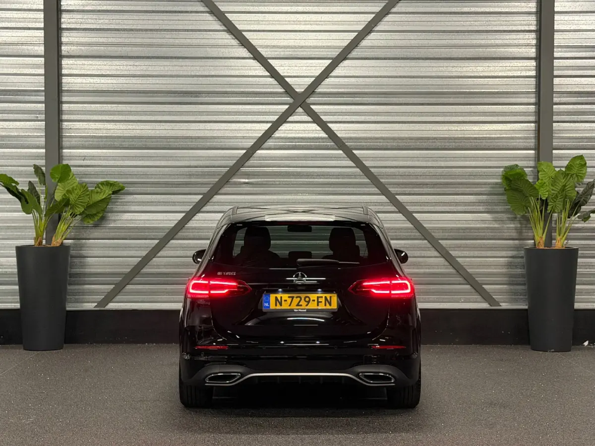 180 Business Solution AMG WIDESCREEN/LED/NAVI/SFEERV/CAMERA/CARPLAY/DYNAMIC/12-MND-GARANTIE