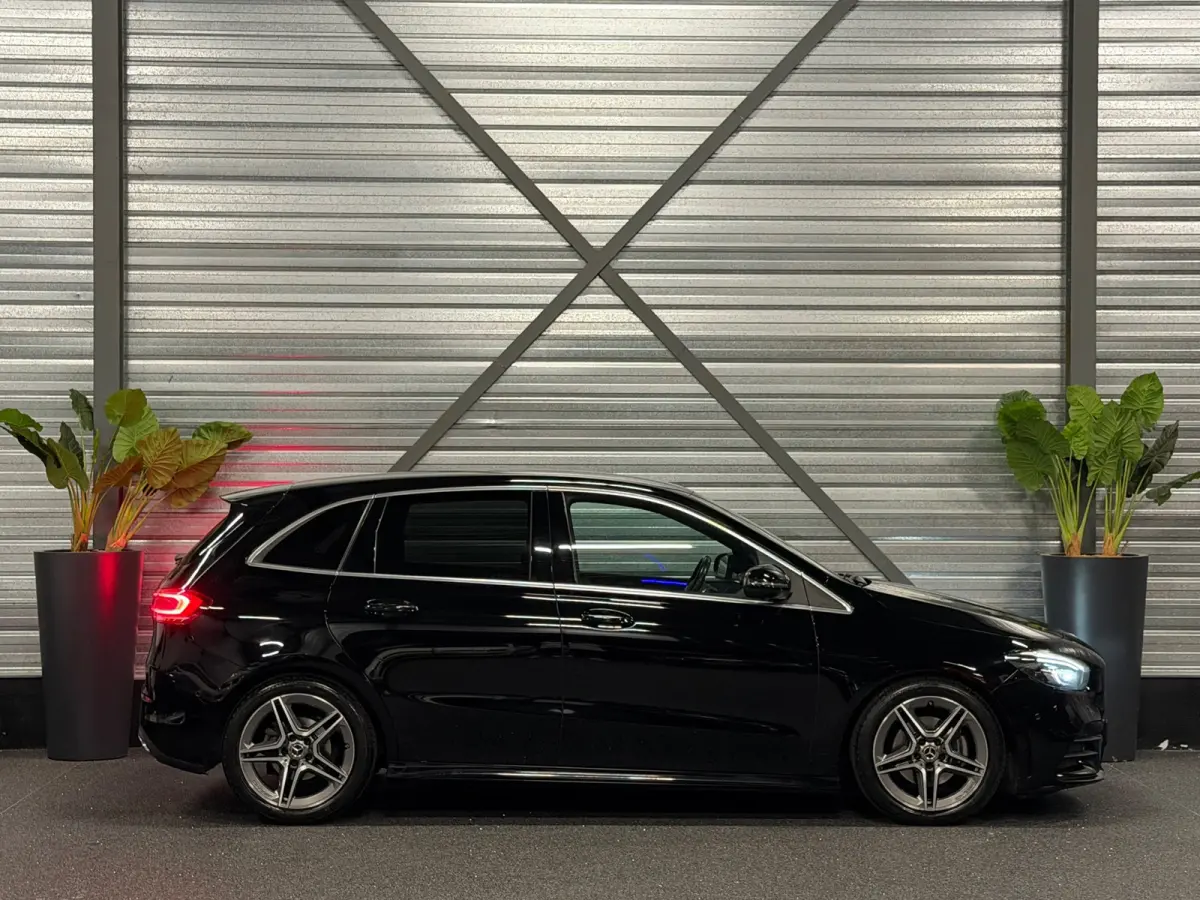 180 Business Solution AMG WIDESCREEN/LED/NAVI/SFEERV/CAMERA/CARPLAY/DYNAMIC/12-MND-GARANTIE