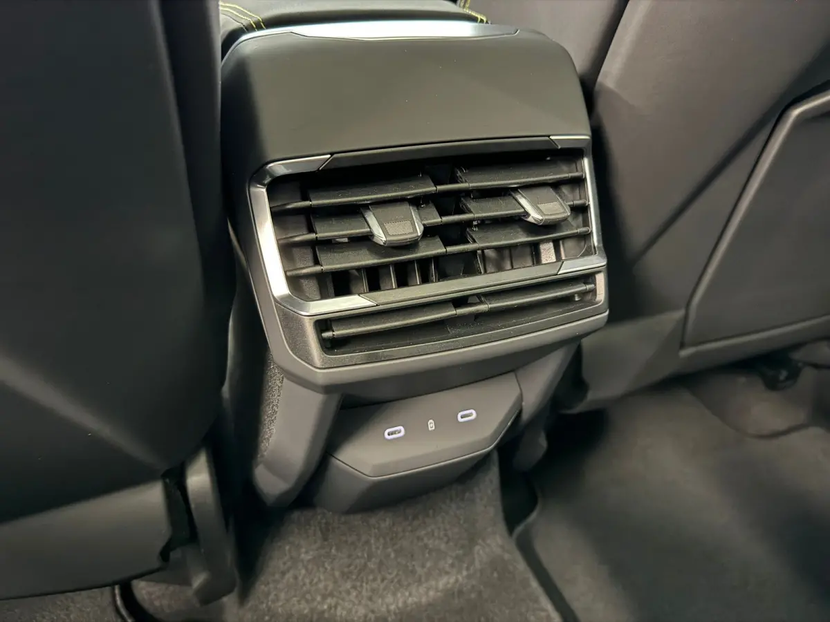 1.5 More | Afwijkende dakkleur | Alarmsysteem | Apple Carplay/Android Auto|telefoonintegratie premium