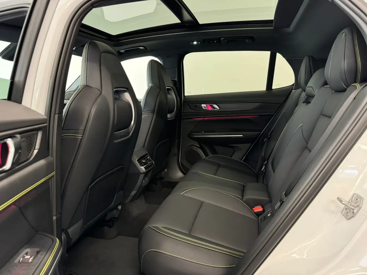 1.5 More | Afwijkende dakkleur | Alarmsysteem | Apple Carplay/Android Auto|telefoonintegratie premium
