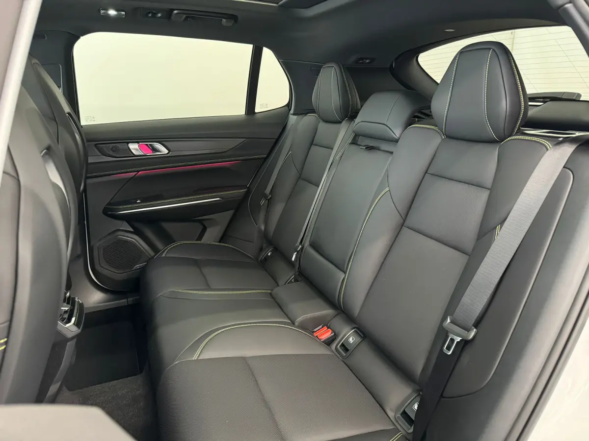 1.5 More | Afwijkende dakkleur | Alarmsysteem | Apple Carplay/Android Auto|telefoonintegratie premium