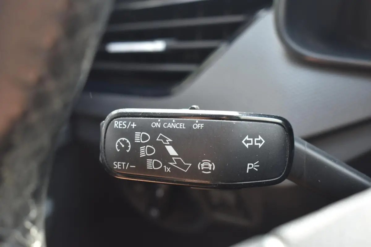 1.0 TSI Ambition Carplay Navigatie | Cruise | Airco | 12 mnd BOVAG garantie | Whatsapp 06-53188999