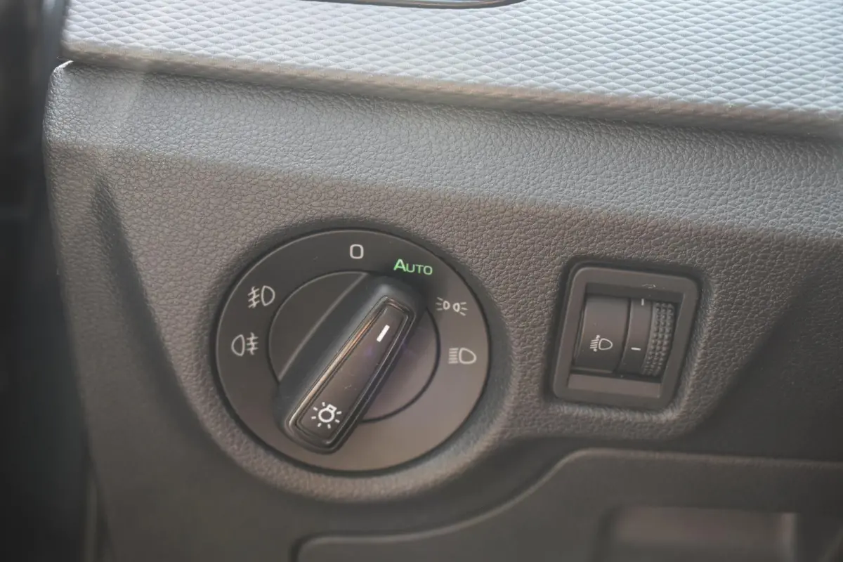 1.0 TSI Ambition Carplay Navigatie | Cruise | Airco | 12 mnd BOVAG garantie | Whatsapp 06-53188999