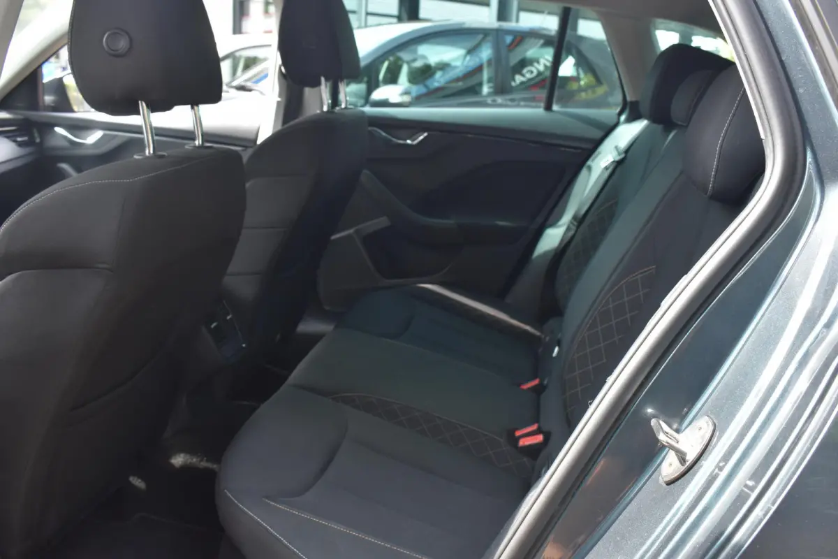1.0 TSI Ambition Carplay Navigatie | Cruise | Airco | 12 mnd BOVAG garantie | Whatsapp 06-53188999