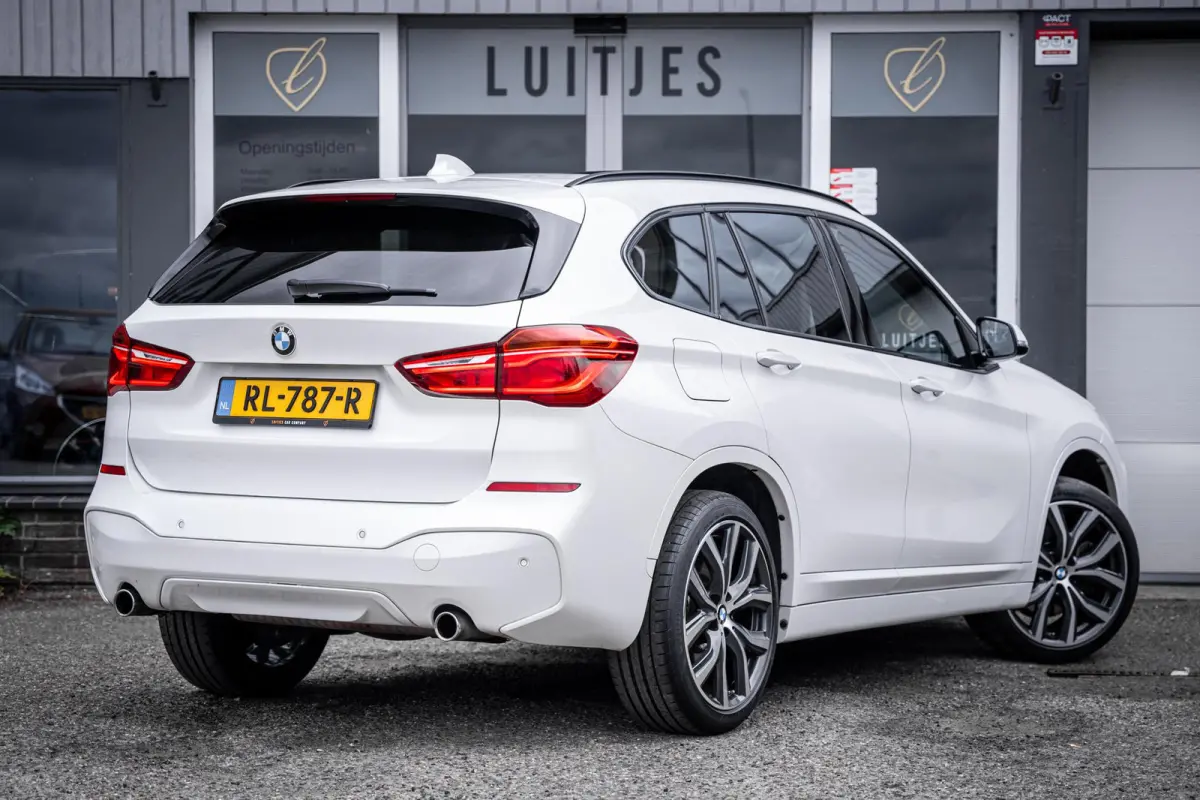xDrive20i 192pk M-Sport Org.NL|Pano-dak|Leder|HuD|Elek-A.klep|1e-eig.|Dealeronderhouden
