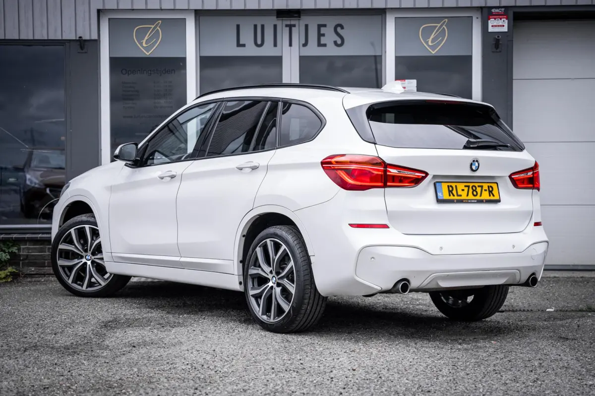 xDrive20i 192pk M-Sport Org.NL|Pano-dak|Leder|HuD|Elek-A.klep|1e-eig.|Dealeronderhouden