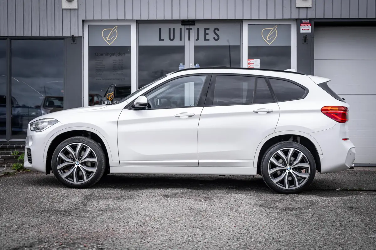 xDrive20i 192pk M-Sport Org.NL|Pano-dak|Leder|HuD|Elek-A.klep|1e-eig.|Dealeronderhouden